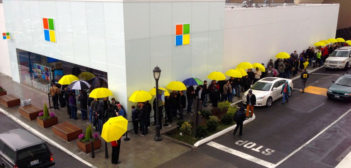 Eilė prie Microsoft Surface Pro Sietle