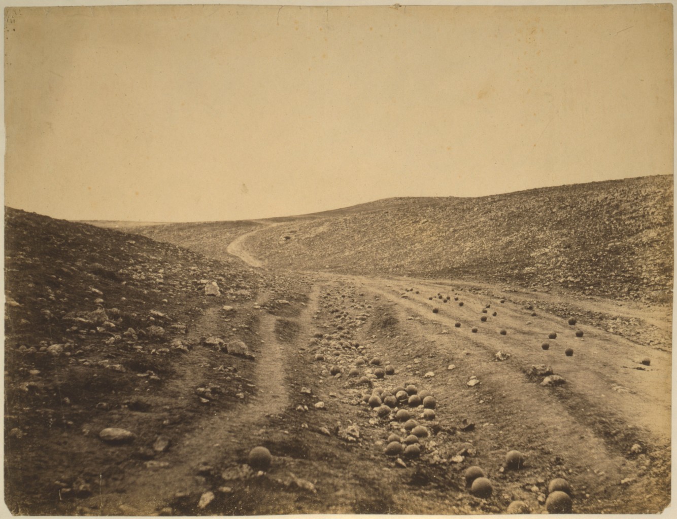 Roger_Fenton_-_Shadow_of_the_Valley_of_Death