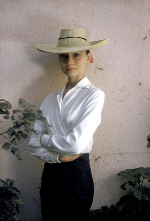 Inge Morath: Olandų aktorė Audrey Hepburn filmo „The Unforgiven“ filmavimo metu, Durango, Meksika, 1959 m.