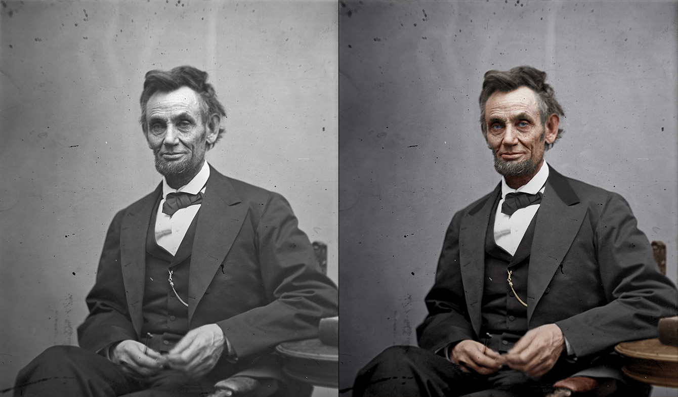 Abraham Lincoln su akiniais ir pieštuku rankose, 1865 metų vasario 5 diena. Originalo autorius: Alexander Gardner.