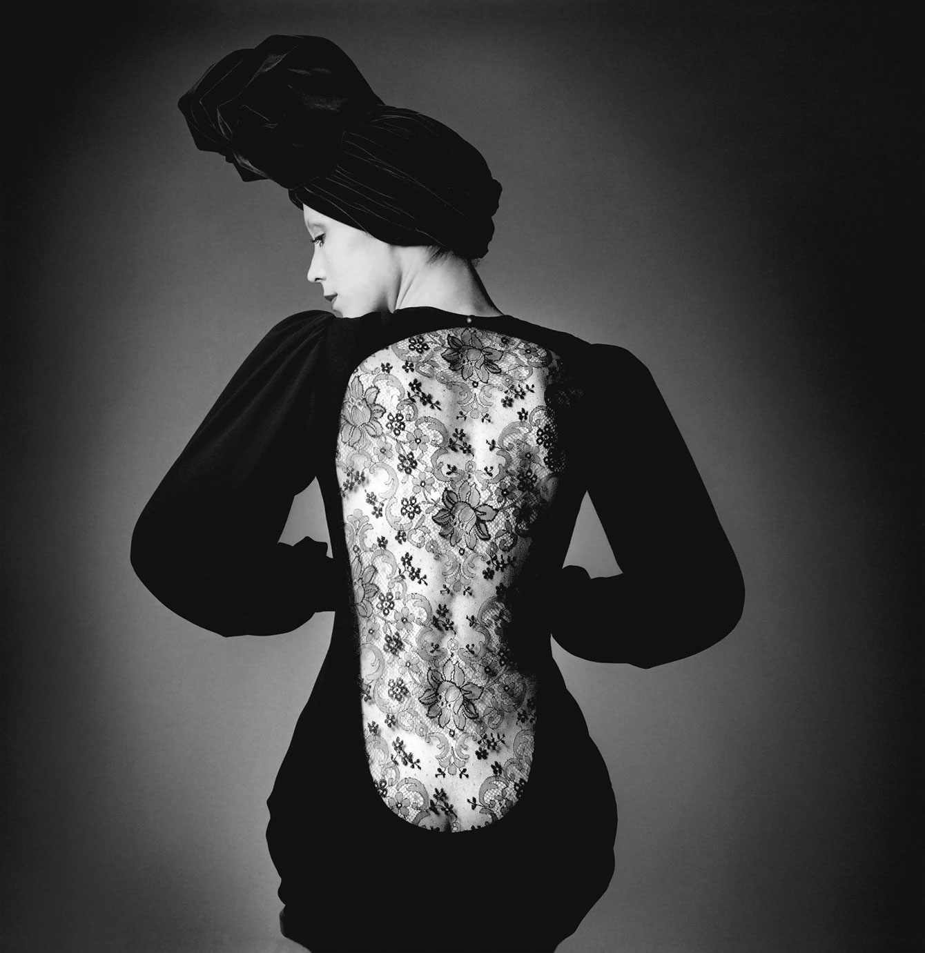 Marina Schiano, suknelė Yves Saint Laurent. Fotografas: Jeanloup Sieff. Paryžius, Vogue, 1970