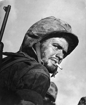 W. Eugene Smith: „Jūrų pėstininkas, seržantas Angelo Klonis“ kovos prieš japonus metu, 1944